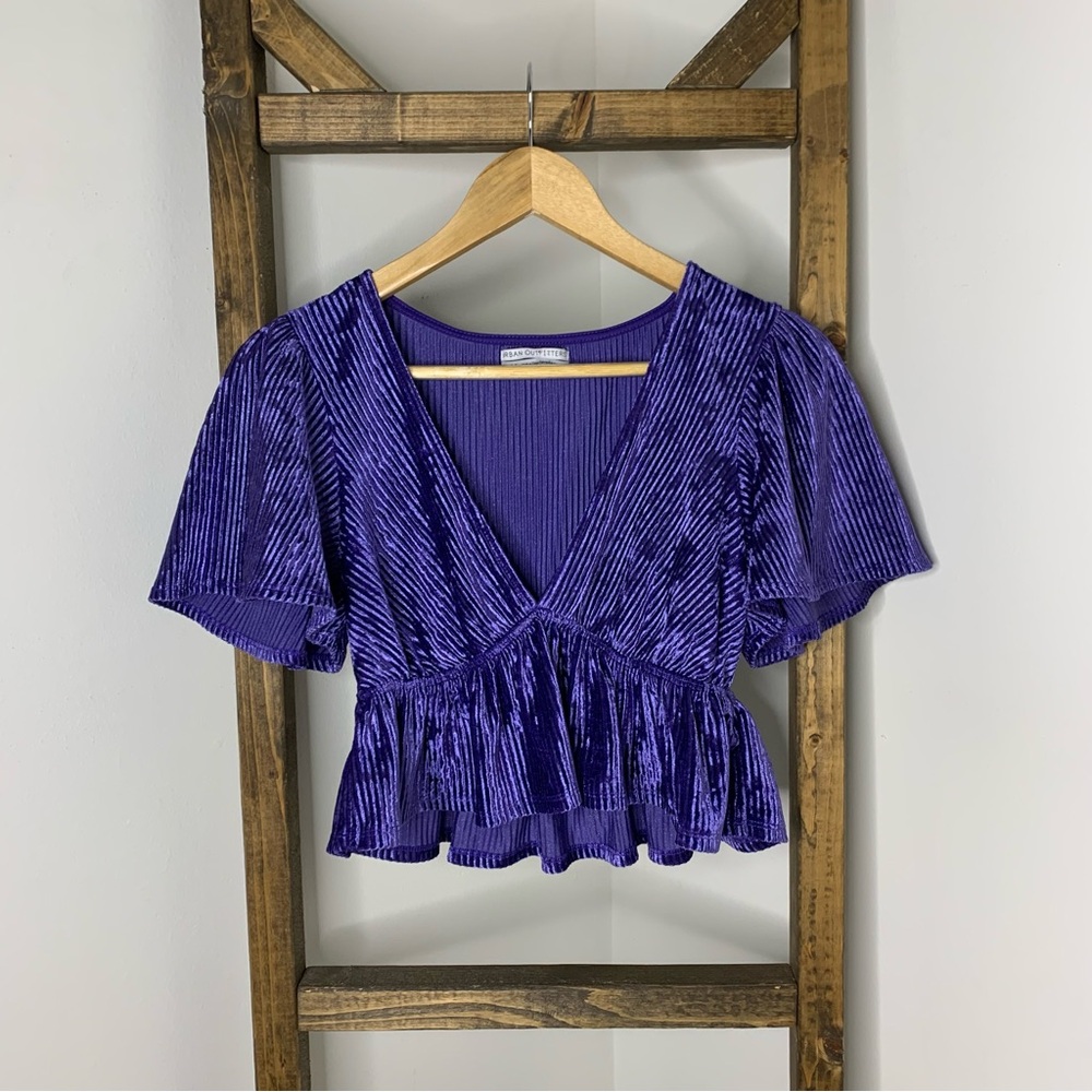 Urban Outfitters Deep Purple Cropped V Neck Blouse Size S